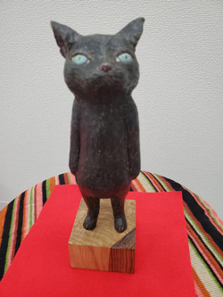 戸川五十生　木彫猫　黒　H217mm 一部　屋久杉　色鉛筆　台座から一刀彫